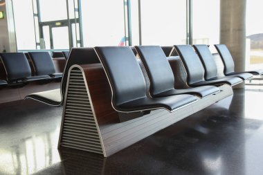 ZURİH, SWitness ZERLAND -HAZİRAN 03, 2016: Havaalanı içindeki Zürih havaalanındaki boş koltuklar.