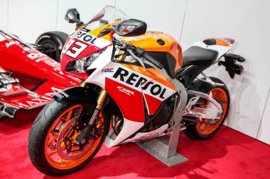 NEW YORK - 23 Mart 2016: 2016 New York Uluslararası Otomobil Fuarı 'nda bir Honda CBR 1000 RR motosiklet sergisi 25 Mart - 3 Nisan 2016 tarihleri arasında New York, New York' ta devam ediyor.