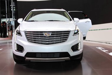 NEW YORK - 23 Mart 2016 'da 2016 Uluslararası Otomobil Fuarı' nda bir Cadillac XT5 sergisi, 25 Mart - 3 Nisan 2016 tarihleri arasında New York, New York 'ta devam ediyor..