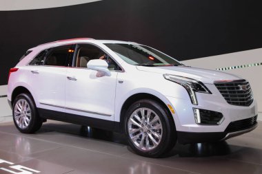 NEW YORK - 23 Mart 2016 'da 2016 Uluslararası Otomobil Fuarı' nda bir Cadillac XT5 sergisi, 25 Mart - 3 Nisan 2016 tarihleri arasında New York, New York 'ta devam ediyor..