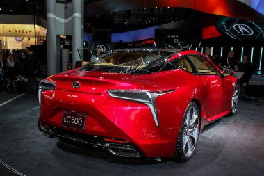 NEW YORK - 23 Mart 2016: 2016 New York Uluslararası Otomobil Fuarı 'nda bir Lexus LC 500 sergisi, 25 Mart - 3 Nisan 2016 tarihleri arasında New York, New York' ta devam ediyor..