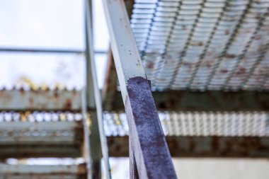 Metal arka planı kısmi gazoz patlaması ile yeniden hizala