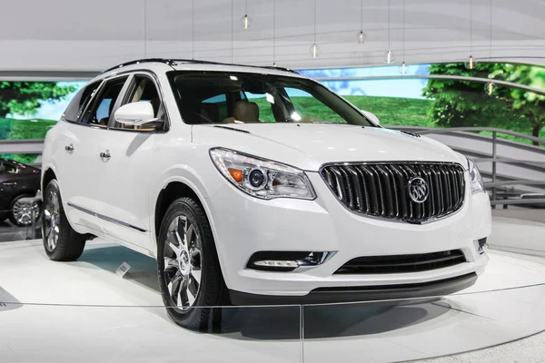 NEW YORK, NY, ABD - 1 Nisan 2015: Buick sergisi Buick Otomobil Fuarı Basın Günü 'nde, halka açık gösteri 3-12 Nisan 2015 tarihleri arasında New York, New York, New York' ta devam ediyor.