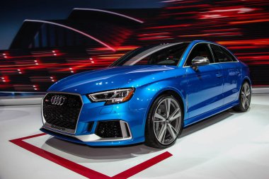 New York Uluslararası Otomobil Fuarı 2017 'de gösterilen Audi RS -3, Jacob Javits Center' da. Bu 12 Nisan 'da New York' ta yapılan NYIAS basın tanıtım günüydü..