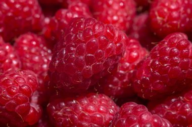 makro kırmızı tatlı ahududu arka plan bulanık ile yakından