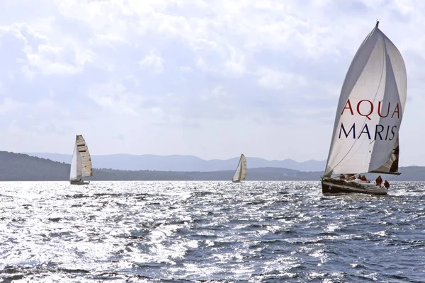 Split Vis Croacia Octubre 2010 Velero Aqua Maris Durante Regata — Foto de Stock