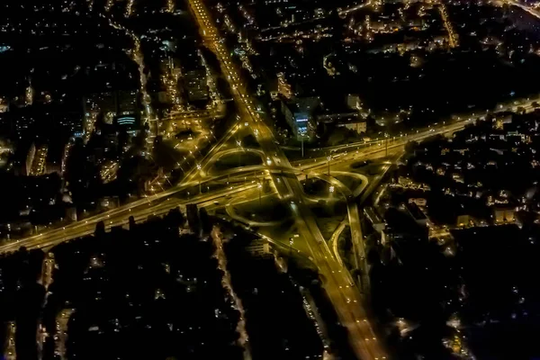 夜间飞越城市灯光 从飞机上俯瞰萨格勒布街道 — 图库照片#