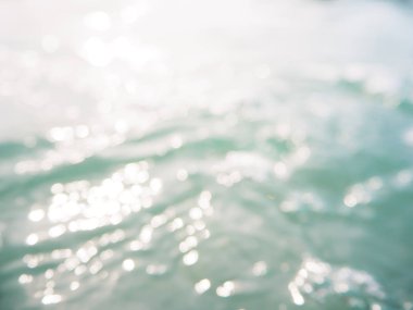 Deniz dalgaları arka plan. Saf ışık mavi ve yeşil su.