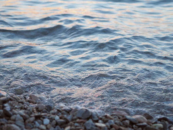 Deniz Taş Arka Plan Dalgalar Günbatımı Zamanı — Stok fotoğraf