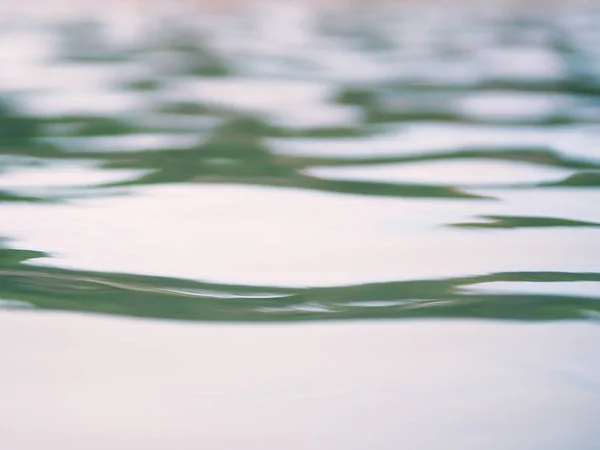 Fond d'écran vagues de mer.Eau pure bleu clair et vert . — Photo