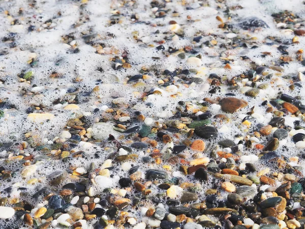 Schizzi di mare e sfondo di schiuma di mare.Sunny giorno . — Foto Stock