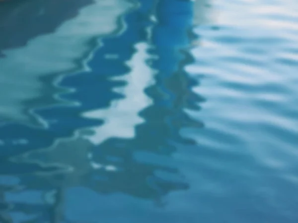 바다 파도 배경입니다. 순수한 밝은 파란색과 녹색 물. — 스톡 사진