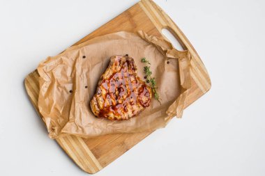 Soslu ızgara antrikot biftek