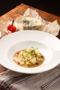  brokoli ve domates ile mantı