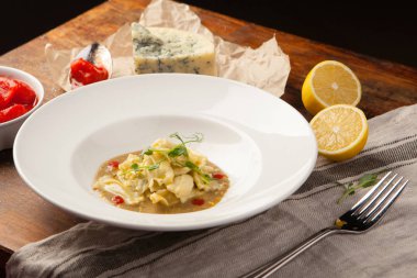  brokoli ve domates ile mantı