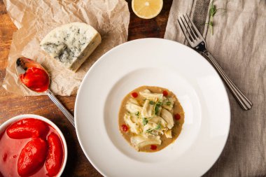  brokoli ve domates ile mantı