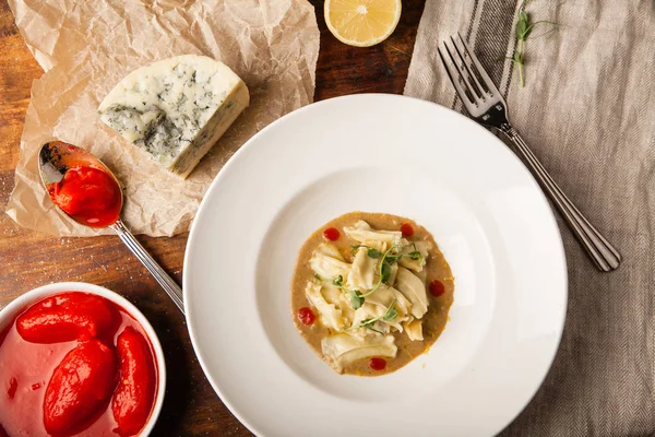  brokoli ve domates ile mantı