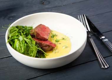 Soslu ızgara antrikot biftek