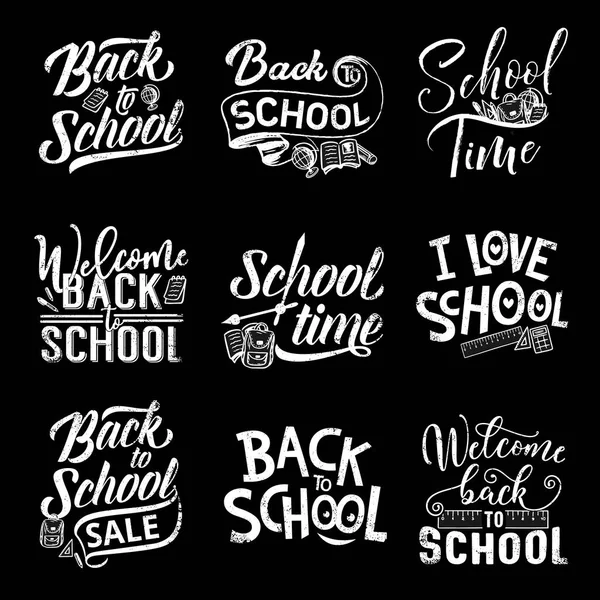 Lettrage craie retour à l'école sur tableau noir — Image vectorielle