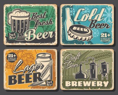 Bira fabrikası retro posterleri, alkol barları, vektör Oktoberfest vintage tabelaları veya grunge metal plakalar. Bira imalathanesi barı, gelenekler, bira fıçısı, bira şişesi ve bira bardağı.