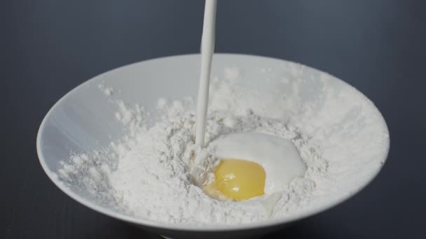 Борошно Яйцем Молоком — стокове відео