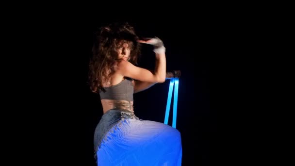 Young Gipsy Woman Dance Neon Show Ultraviolet Light — Stock Video