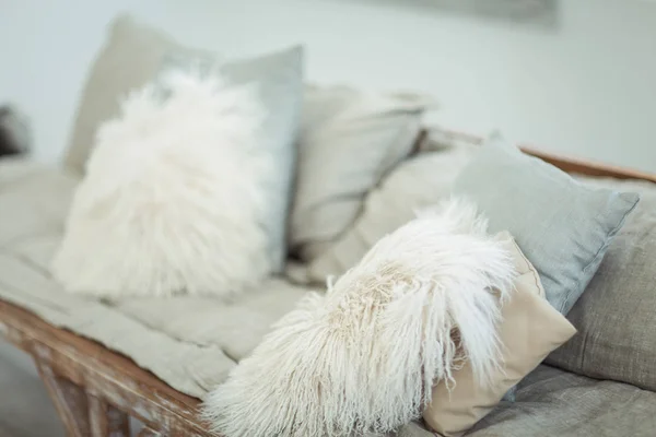 Self Made Sofa Światło Miękkie Poduszki Wnętrza Światło Biały — Zdjęcie stockowe