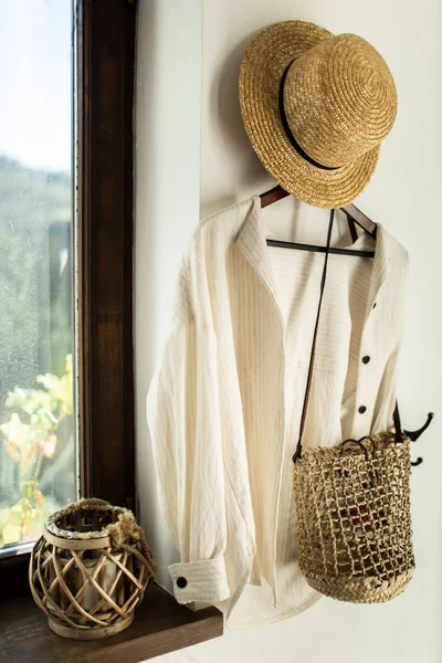 Wicker Hat Bag Hang White Wall Hallway Home — Stock Photo, Image