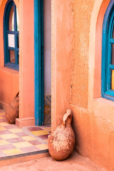 Traditional Moroccan home door in the Marrakesh old city. Ethnic — Stock Photo, Image