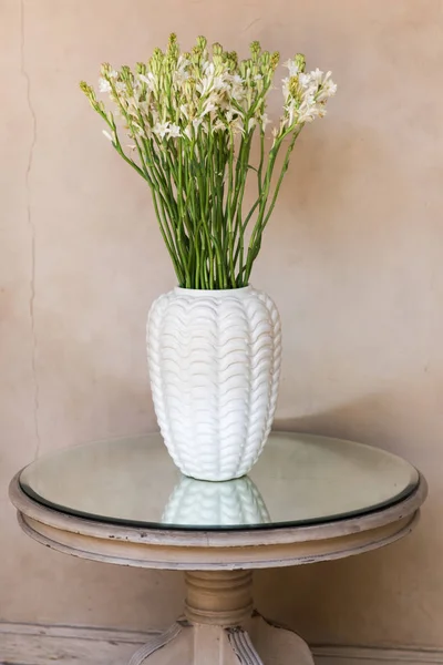 Bouquet of white toberose on table. — Stock Photo, Image