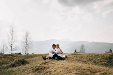 birbirlerine güven uzun vadeli ve güvenilir ilişkiler garantisidir