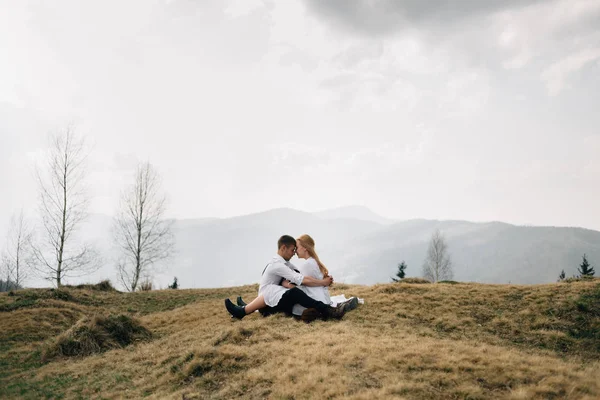 birbirlerine güven uzun vadeli ve güvenilir ilişkiler garantisidir