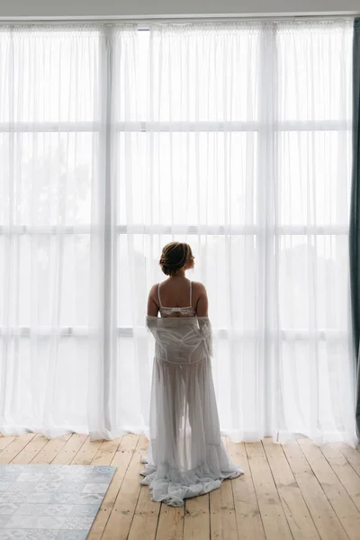 Молодая Невеста Прозрачном Белье Собирается Выйти Замуж Шикарном Квартете — стоковое фото