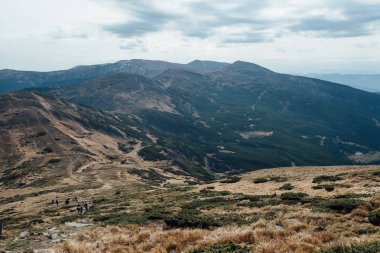 dağ manzaraları, görünür Karpat Dağları doruklarına