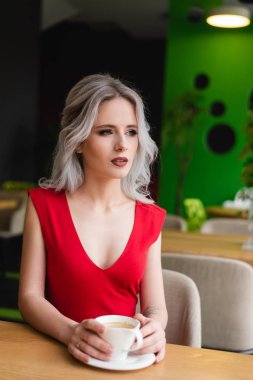 Dinlenmek ve rahatlamak zor iş günü sonra. Avrupa'nın hafta sonu.