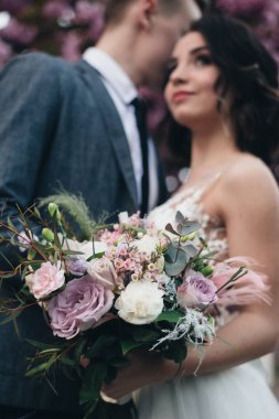 Düğün çiçekçiliği. Zarif düğün buketleri