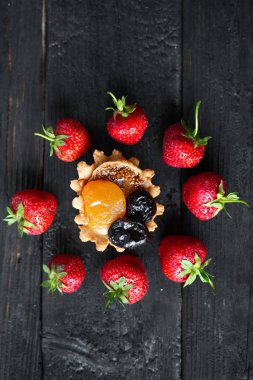 kuru kayısı erik incir çilek ile lezzetli muffin. H