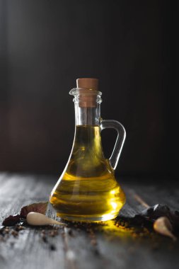 A, K, D vitaminleri ile sızma zeytinyağı cilt ve saç lar için yararlı.