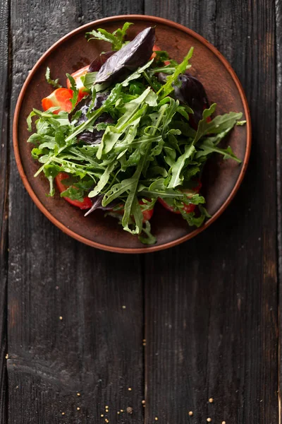 Healthy Greek salad with juicy tomatoes feta cheese olives cucumber basil arugula — Stock Photo, Image