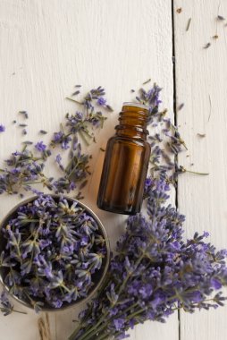 Yüz ve vücut bakım ürünleri. Spa bakımları için lavanta suyu.