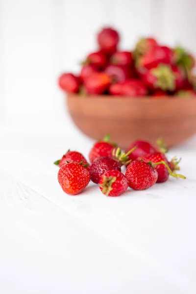 New crop of strawberries on a plate, juicy and delicious berries are on the table — Stock Photo, Image