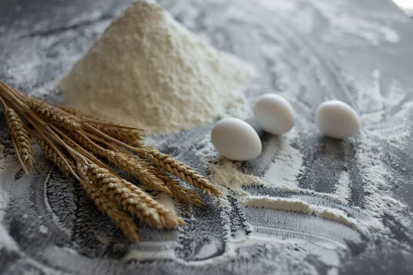 Recipe for pizza, flour, egg, ear of wheat on a dark background — Stock Photo, Image