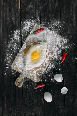 Ham Ev Yapımı Adjarian Khachapuri Çiğ Yumurta ve Ghee ile Doldurulmuş.