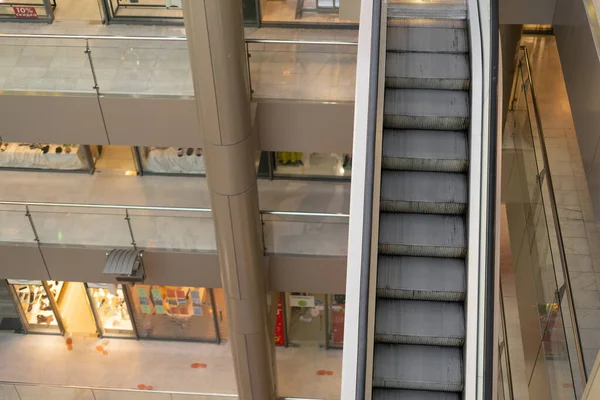 Centre Commercial Vide Vue Dessus Escalier Roulant Dans Grand Magasin — Photo