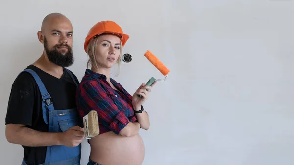 Mujer Embarazada Marido Están Preparando Para Pintar Interior Pared Del — Foto de Stock