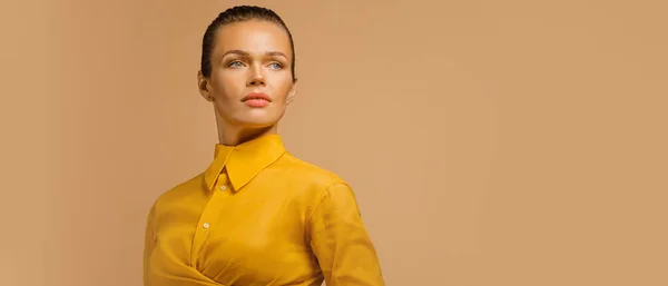 Closeup Portrait Attractive Caucasian Business Lady Wearing Colorful Yellow Shirt — Stock Photo, Image