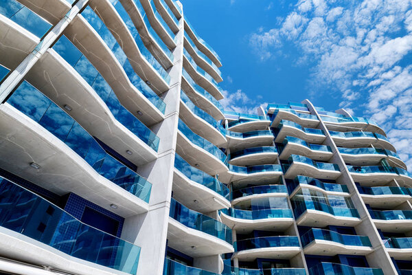 Торревьеха, Испания - 20 мая 2018 года: апартаменты Modern Sea Senses, расположенные в Пунта-Прима. Город Торревьеха. Испания
