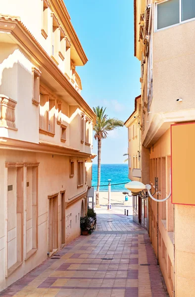 Calle Estrecha Del Pueblo Español Campello Clima Soleado Mar Mediterráneo — Foto de Stock