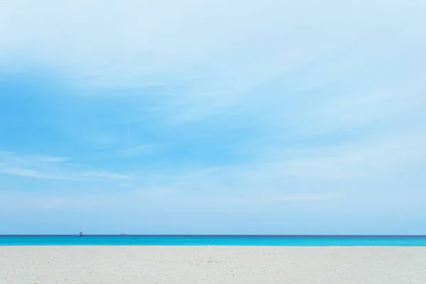 Cielo Nublado Mar Mediterráneo Turquesa Arena Blanca Playa Isla Formentera — Foto de Stock