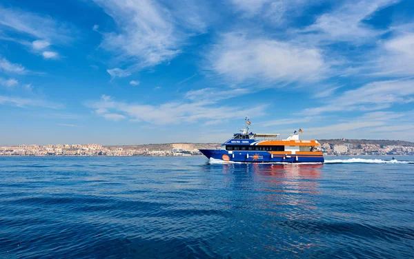 Santa Pola Spain March 2017 Waterside View Tourist Ferry Mediterranean — Stock Photo, Image